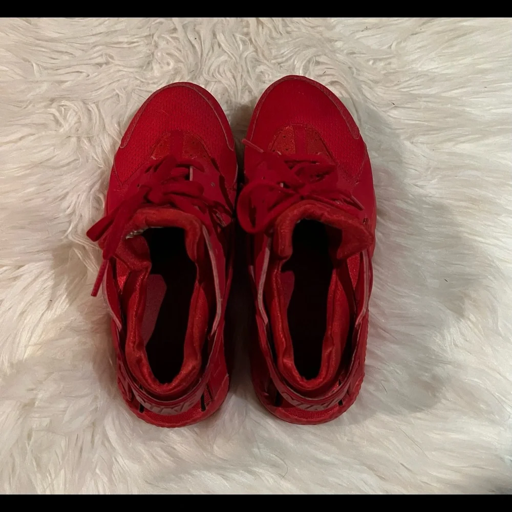 Nike Triple red Huarache kids sz 3y 704949-800